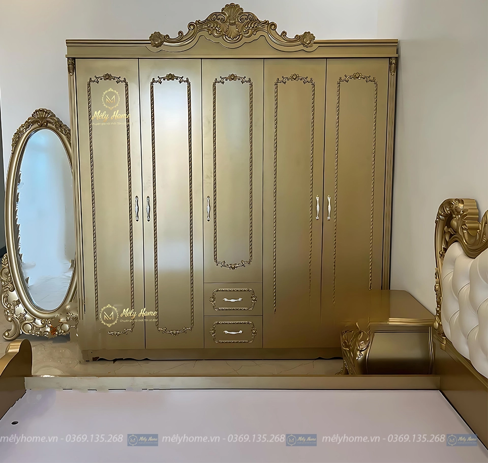 Combo gồm có chiếc tủ tân cổ sơn màu đồng hoàng đế, tủ 5 cánh 2m1x2m3, bên cạnh nó là gương soi toàn thân