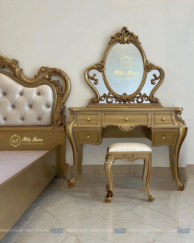 Combo còn có chiếc bàn trang điểm tân cổ thiên nga với chiếc gương hình quả trứng rất đẹp