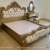 Chiếc giường tân cổ điển hình trái tim sơn màu đồng hoàng đế, kích thước 1m8x2m