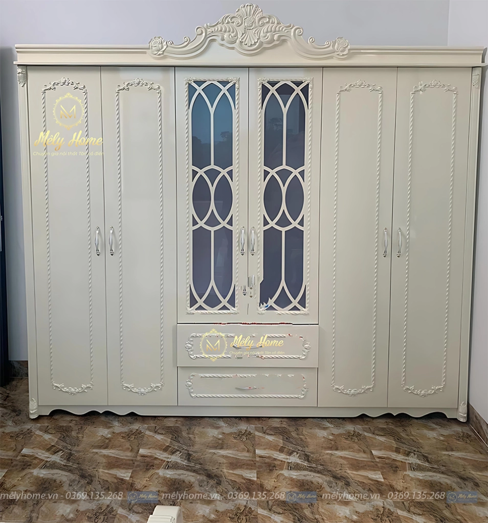 Bộ Giường Tủ Phòng Ngủ Tân Cổ Điển Gồm Chiếc Tủ 6 Cánh, Trong Đó Có 2 Cánh Kính Và 2 Ngăn Kéo Nhỏ