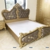 Trong combo còn có chiếc táp đầu giường phong cách tân cổ điển, có 2 ngăn kéo trên dưới, sơn màu đồng thau, kích thước 45cmx40cm