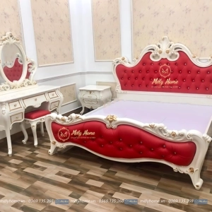 Combo đẹp nổi bật với chiếc giường tân cổ điển sừng trâu size lớn 2mx2m2, sơn màu trắng, đầu thấp và đầu cao bọc da màu đỏ rực rỡ, bàn trang điểm thiên nga 1m2 với chiếc đôn bọc da màu đỏ đồng tone màu với chiếc giường rất đẹp