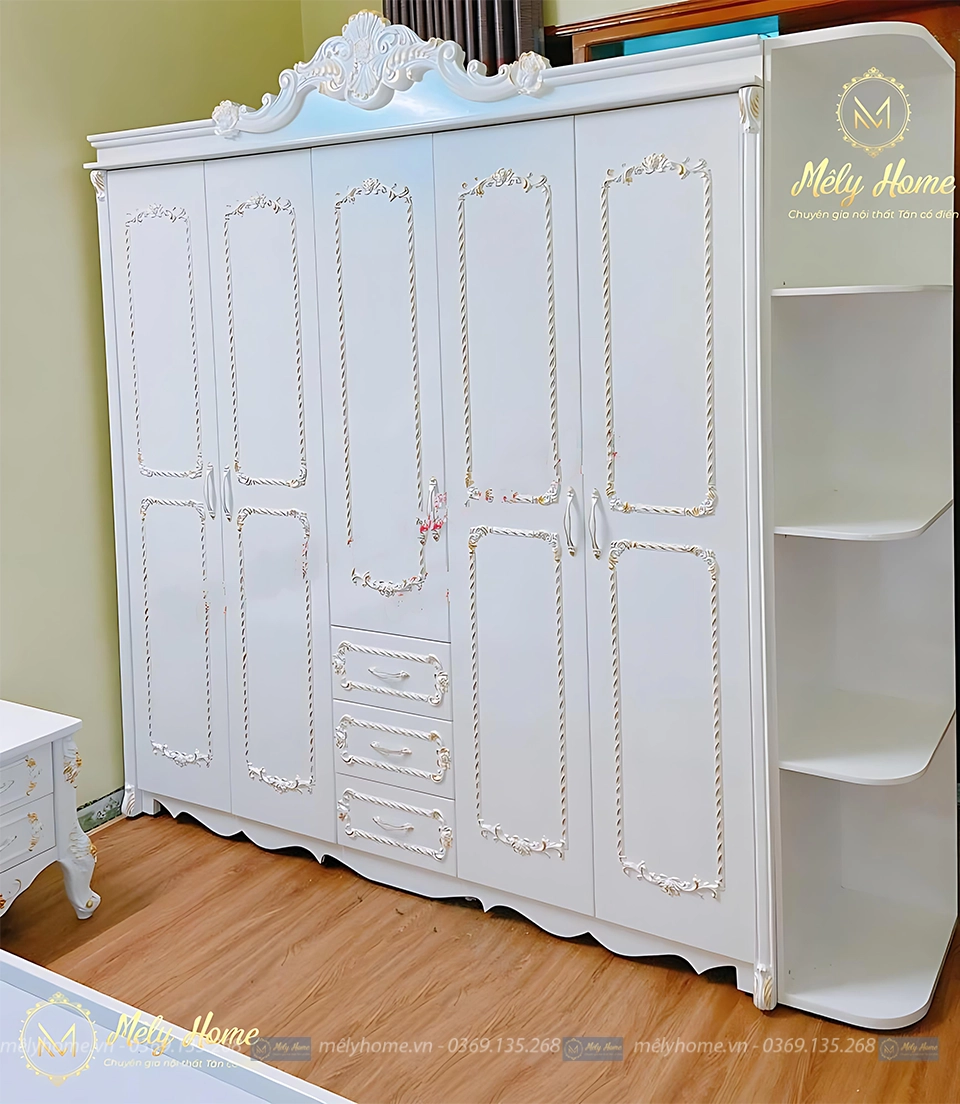 Tủ tân cổ điển 5 cánh với kệ góc trang trí bên phải, kích thước 2m4x2m3, hoa văn nhũ vàng