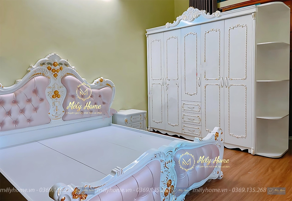 Bộ giường tủ tân cổ điển gồm giường lục bình bọc da màu hồng 1m8x2m, tủ 5 cánh kèm kệ góc 2m4x2m3, táp đầu giường, bàn trang điểm 90cm