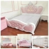 Phòng ngủ màu hồng cánh sen phong cách tân cổ điển dành cho bé gái gồm chiếc giường tân cổ 1m8x2m, tủ quần áo có kệ góc trang trí 2m4x2m3, bàn học 1m2x1m5, ghế thư giãn 1m2