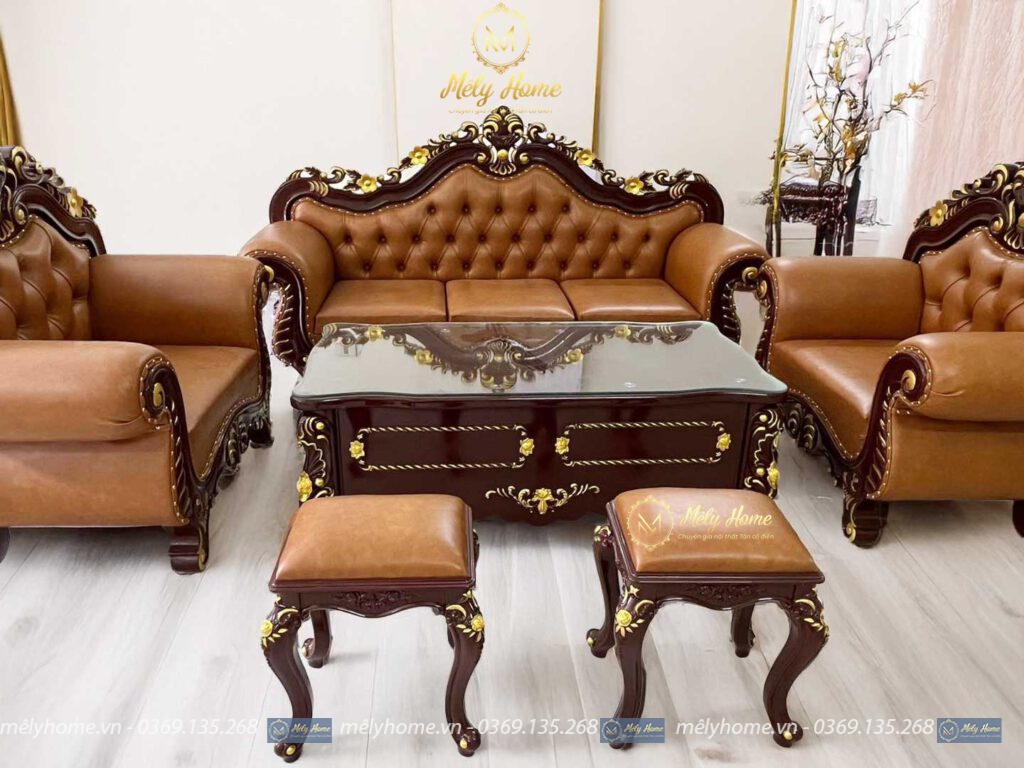 Cận cảnh bộ sofa tân cổ điển giá rẻ, chất liệu gỗ MDF pha gỗ tự nhiên, văng dài 2m, 2 ghế đơn 1m, bàn trà 1m2, 2 đôn nhỏ, bọc da màu cà phê