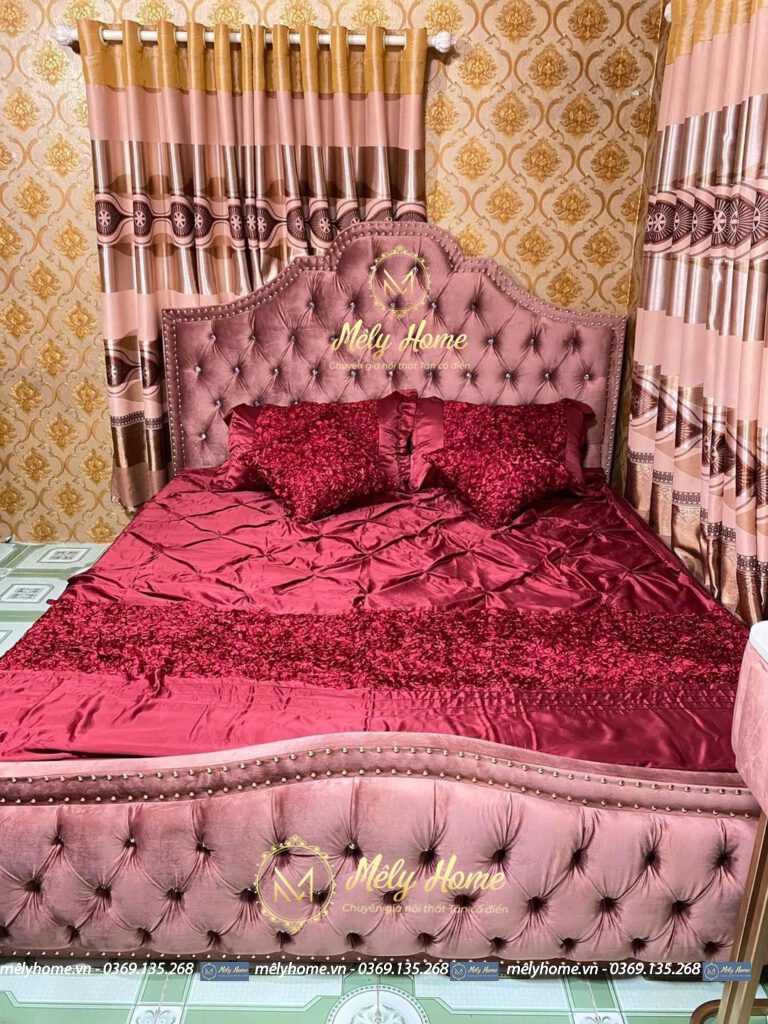 Chiếc Giường Bọc Đệm Màu Đỏ Siêu Đẹp Trong Bộ Giường Tủ Cưới Tân Cổ Điển