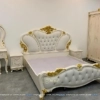 Các món khác trong combo còn lại là chiếc bàn trang điểm tân cổ điển 90cm và 2 chiếc táp đầu giường