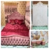 Combo phòng ngủ đẹp cho nữ này gồm có giường bọc nhung toàn thân màu đỏ 1m4x2m, bàn phấn 1m2 bọc nhung màu đỏ, gương đứng màu trắng, tủ tân cổ 4 cánh 1m7x2m3 sơn màu trắng, hoa văn nhũ vàng