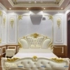 Phòng Ngủ Cổ Điển Sang Trọng Với Chiếc Giường Hoa Quỳnh Bọc Da Màu Trắng, Nhũ Vàng, Kích Thước 1m8 x 2m
