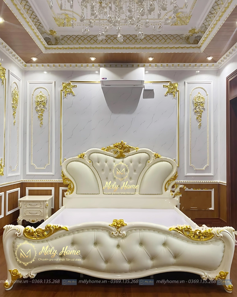 Phòng Ngủ Cổ Điển Sang Trọng Với Chiếc Giường Hoa Quỳnh Bọc Da Màu Trắng, Nhũ Vàng, Kích Thước 1m8 x 2m