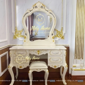 Phòng Ngủ Cổ Điển Sang Trọng Với Chiếc Bàn Phấn Siêu Đẹp