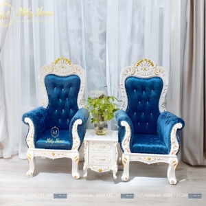 Bộ ghế nail thiết kế theo phong cách tân cổ điển rất đẹp, chất liệu gỗ MDF, gồm 2 ghế đơn 90cmmx1m5, khung màu trắng nhũ vàng, ghế bọc nhung màu xanh, đôn màu trắng