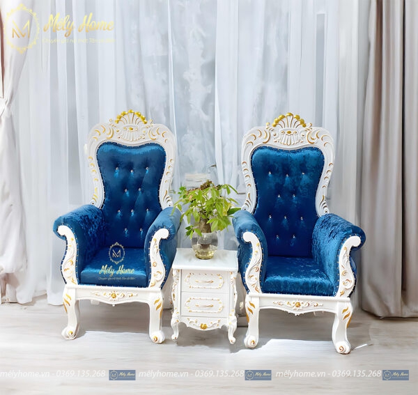 Bộ ghế nail thiết kế theo phong cách tân cổ điển rất đẹp, chất liệu gỗ MDF, gồm 2 ghế đơn 90cmmx1m5, khung màu trắng nhũ vàng, ghế bọc nhung màu xanh, đôn màu trắng