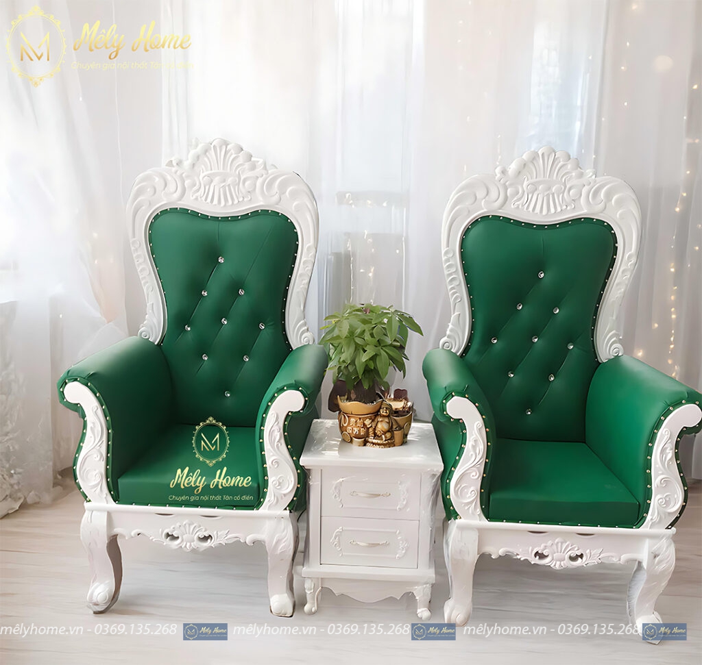 Bộ ghế làm nail phong cách tân cổ điển gồm 3 món: 2 ghế đơn bọc nhung màu xanh 90cmx1m5, kẹp giữa là đôn tân cổ điển 40cm