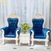Bộ ghế nail thiết kế theo phong cách tân cổ điển rất đẹp, chất liệu gỗ MDF, gồm 2 ghế đơn 90cmmx1m5, khung màu trắng nhũ vàng, ghế bọc nhung màu xanh, đôn màu trắng