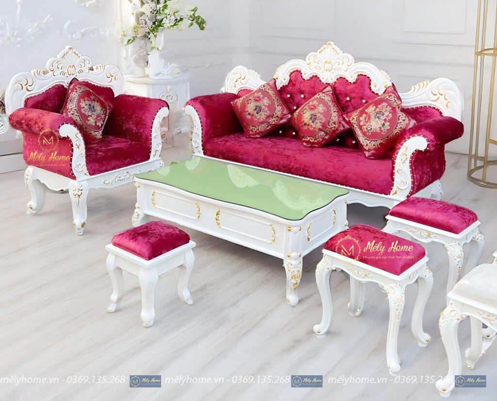 Bộ sofa tân cổ điển giá rẻ khung màu trắng, bọc nhung màu đỏ nổi bật, gồm 1 văng dài, 1 ghế đơn, 1 bàn trà và 3 đôn nhỏ