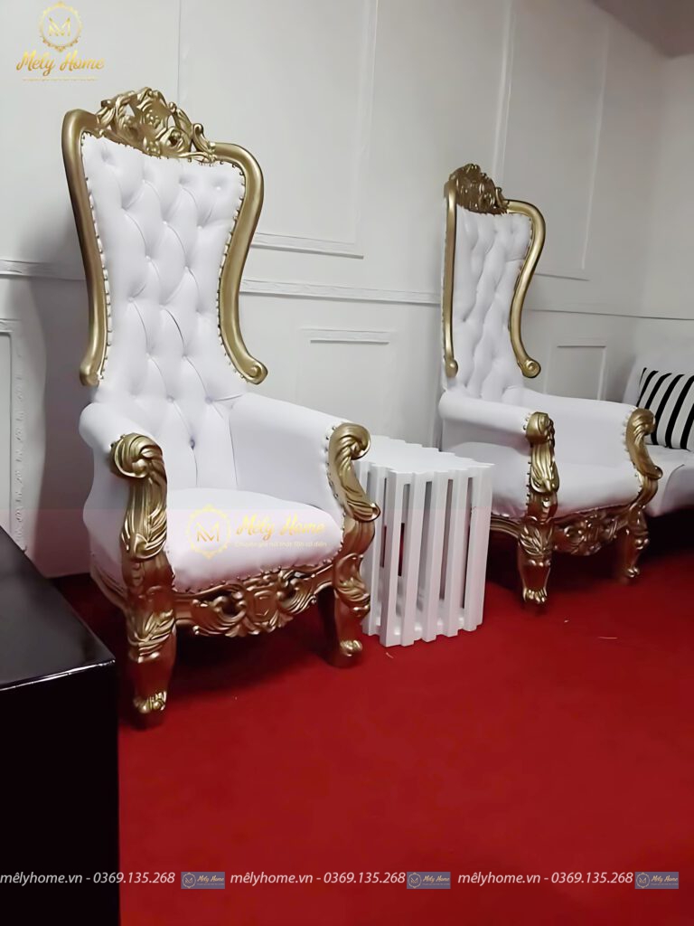 Bộ ghế nữ hoàng phong cách tân cổ điển, gỗ MDF, gồm 2 ghế khung vàng, bọc da màu trắng, kích thước 90cmx1m5