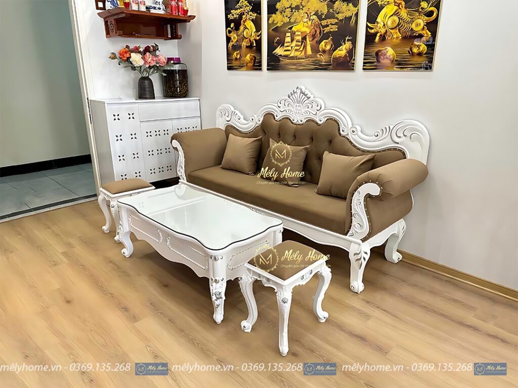 Bộ sofa tân cổ điển thiết kế theo phong cách đơn giản với 2 màu trắng và nâu, bọc nhung, gồm văng dài 2m2, bàn trà 1m2 kèm 2 đôn nhỏ